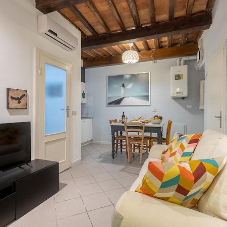 Piazza Dei Cavalieri Confortable Apartment ปิซา ภายนอก รูปภาพ
